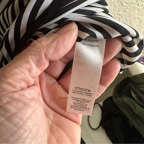 Chicos Tank Woman's 1 Sleeveless Striped White‎ Round Neck Blouse Top Tank - Picture 10 of 11